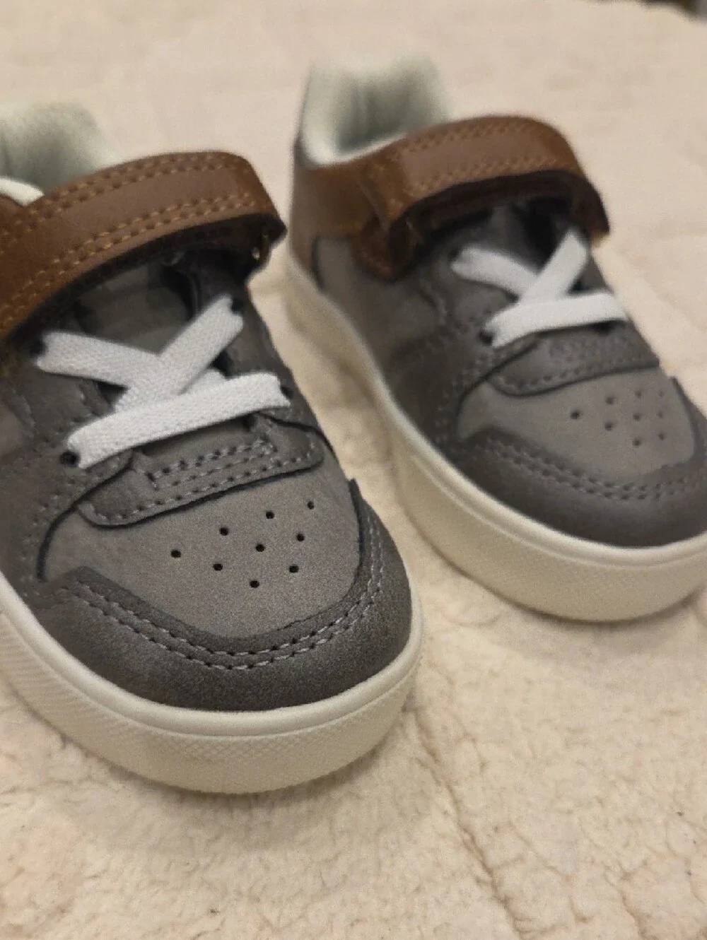 OshKosh Gray & Brown Toddler Velcro Athletic Sneakers